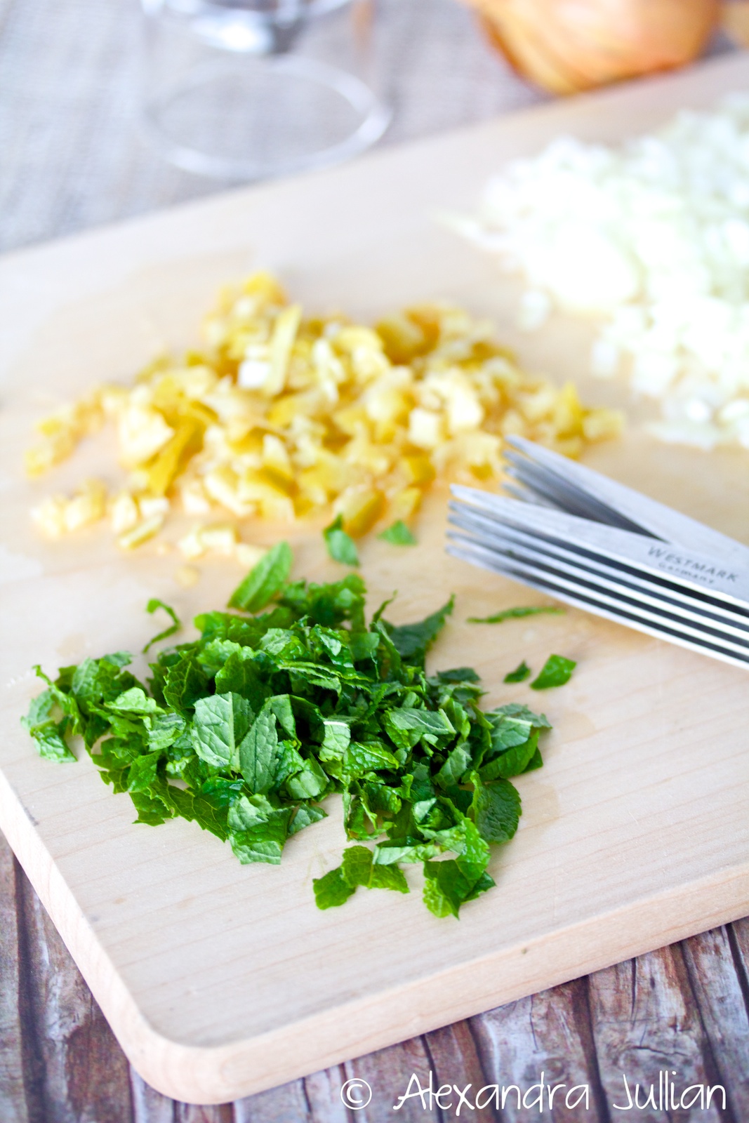 Salade fraîche de poix chiches à la menthe et au citron confit
